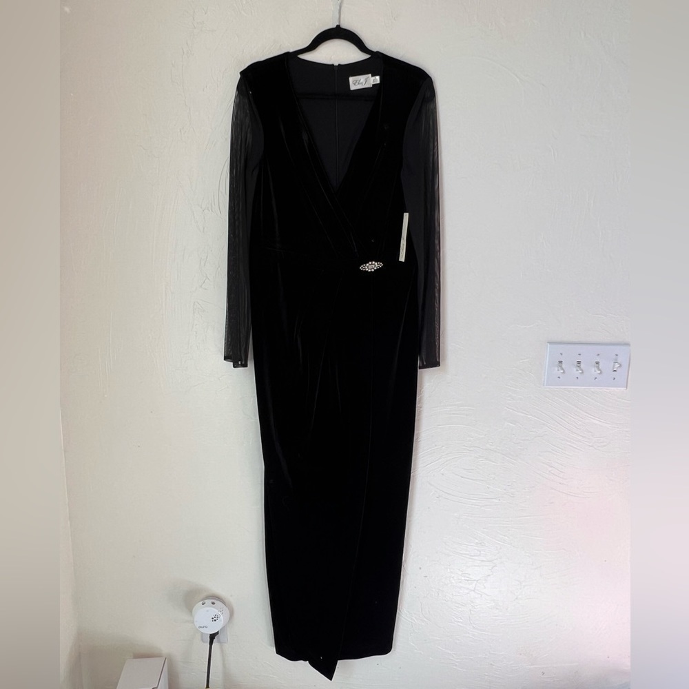 NWT Eliza J Velvet long sheer sleeve gown size 14